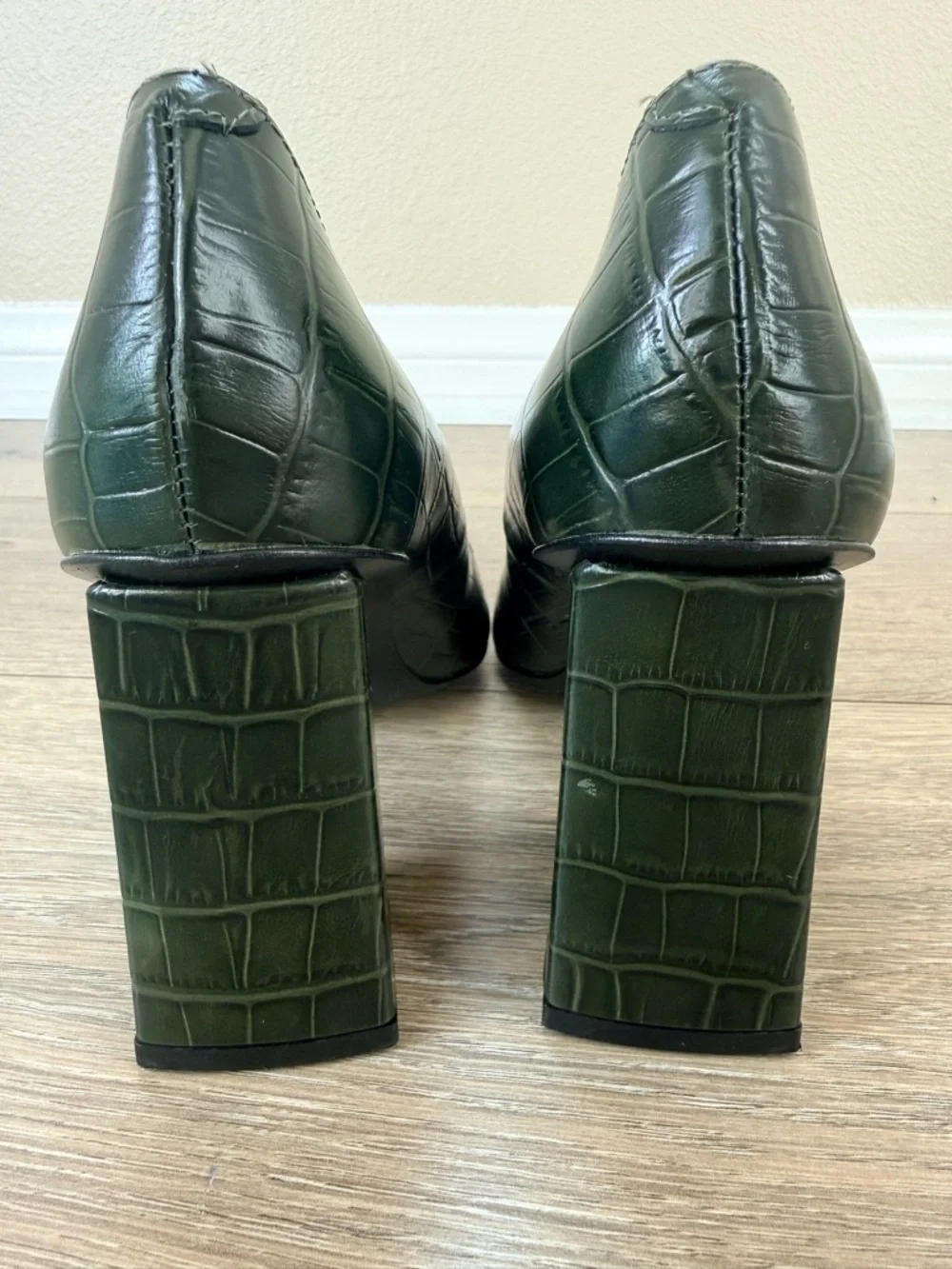 L'INTERVALLE Dark Green Croc-Embossed Pointed Toe Pumps - Picture 4 of 8